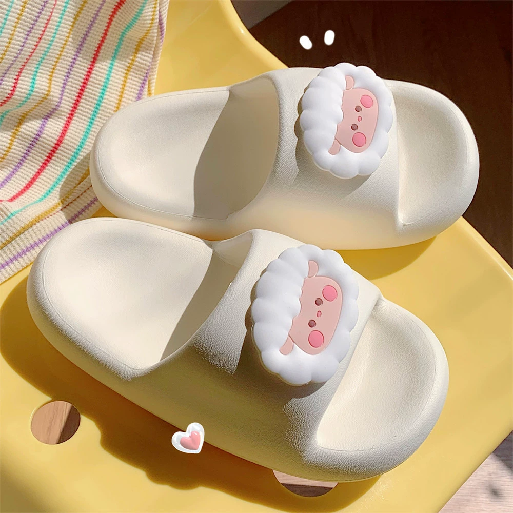 Летние Новые Стильные домашние сандалии для ванной комнаты с мягкой подошвой и тапочки для женщин, домашние тапочки без шнуровки на ощупь из eva для студентов и девочек