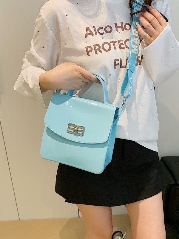 Alta sensación de moda de color gelatina bolso pequeño para mujeres 2025 nueva moda versátil exquisita mochila de hombro
