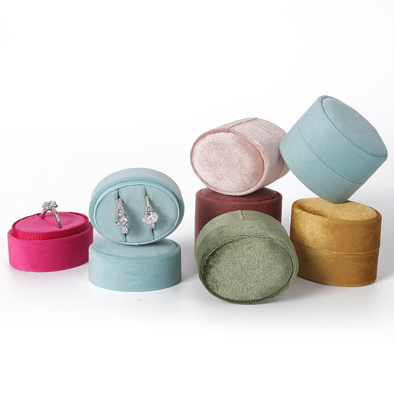 Mini Caja de Joyas Ovalada de Franela para Anillos y Parejas