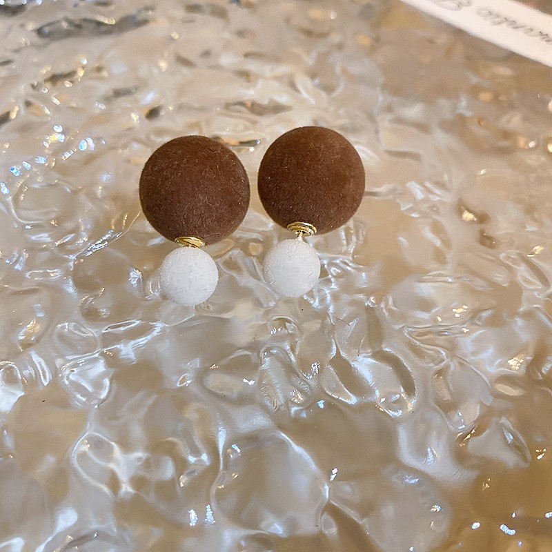 Genuino oro electrochapado aguja de Plata Perla pendientes redondos nicho elegante todo-fósforo pendientes Luz de lujo de alto grado pendientes retro para las mujeres