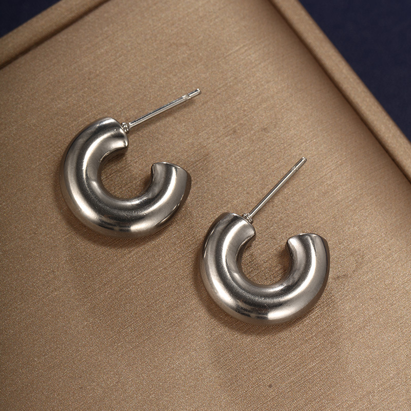 Joyas Xuping pendientes de acero inoxidable nicho de alta calidad pendientes personalidad europea y americana simple y fría pendientes en forma de C para mujeres