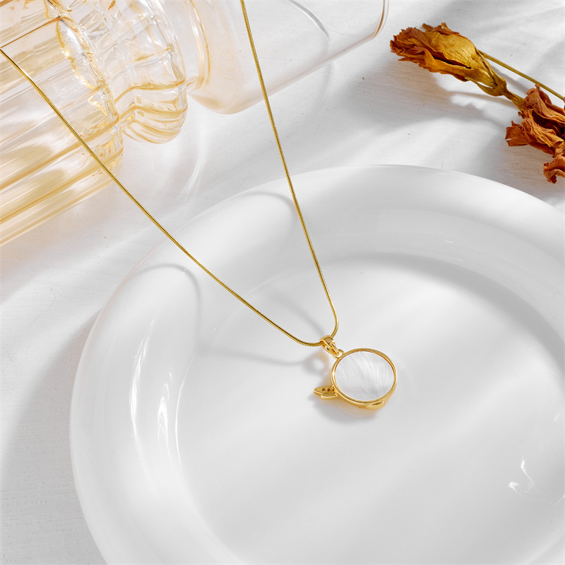 Elegant Flower Mother Pearl Shellfish Titanium Steel Wholesale Pendant Necklace display picture 4