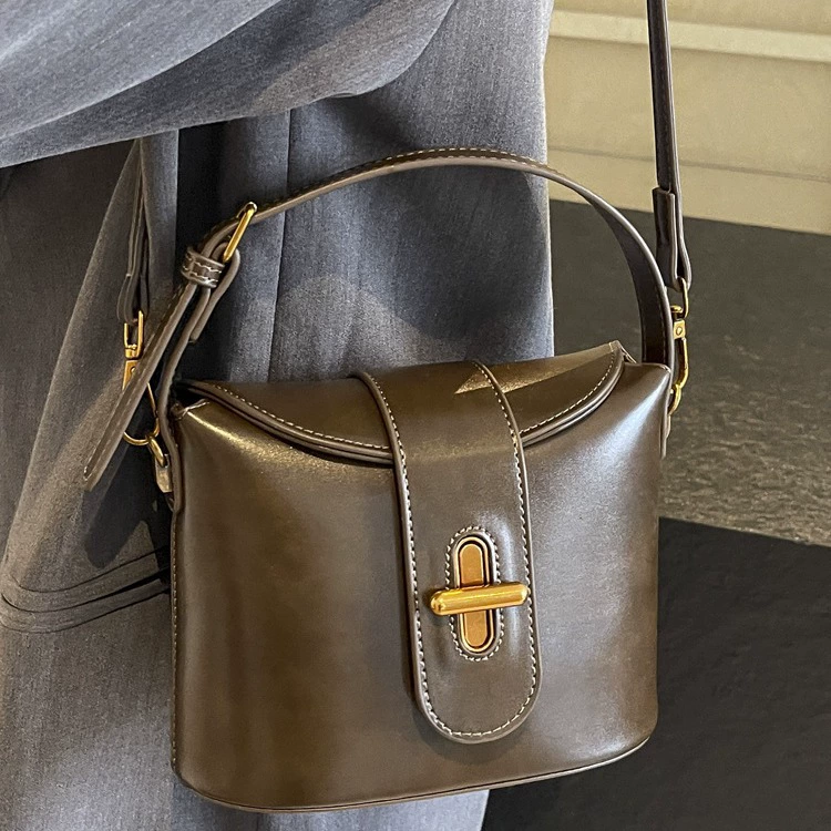 Retro shoulder bag, demi-season one-shoulder bag to go out, high-quality style