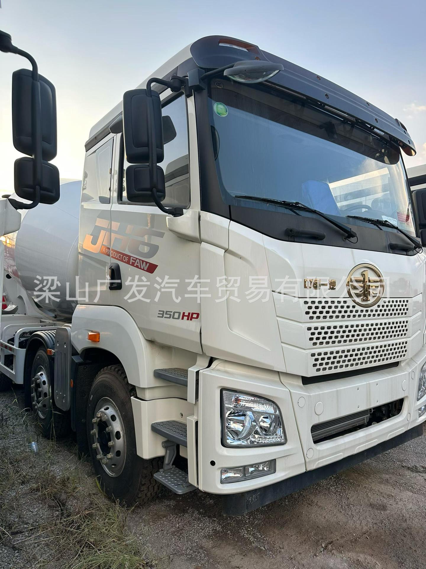 New in stock: JH6 concrete mixer truck with Weichai 350 engine, Tanghong 12-cubic-meter cement mixing and transport truck