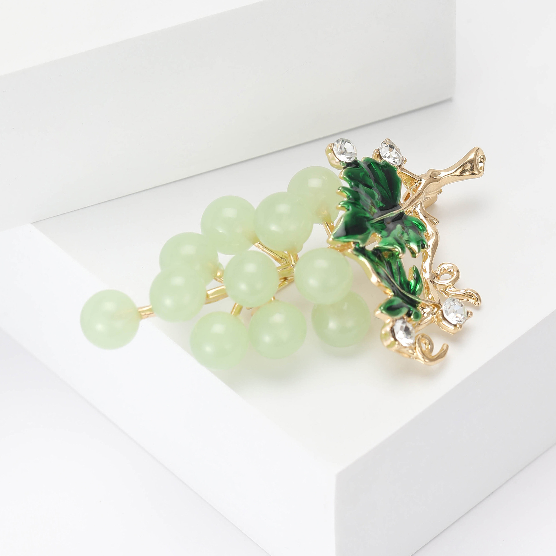 New Fashion Creative Enamel Grape Brooch Simple Diamond Fruit Pin Women's Clothing Accessories Corsage