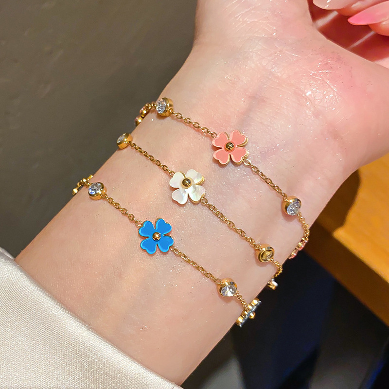 Xiaohongshu's Popular Copper-Inlaid Zircon Light Luxury High-End Clover Bracelet with Diamonds, Fashionable and Exquisite Jewelry, Cross-Border Wholesale