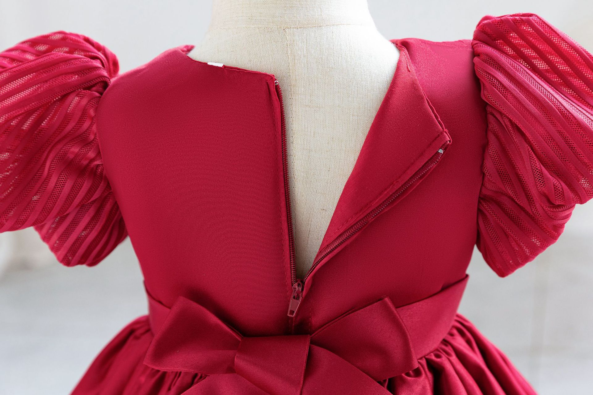 Robe d'anniversaire pour enfant Robe d'anniversaire pour enfant Robe de princesse de première année à rayures en satin avec nœud_voghion.com