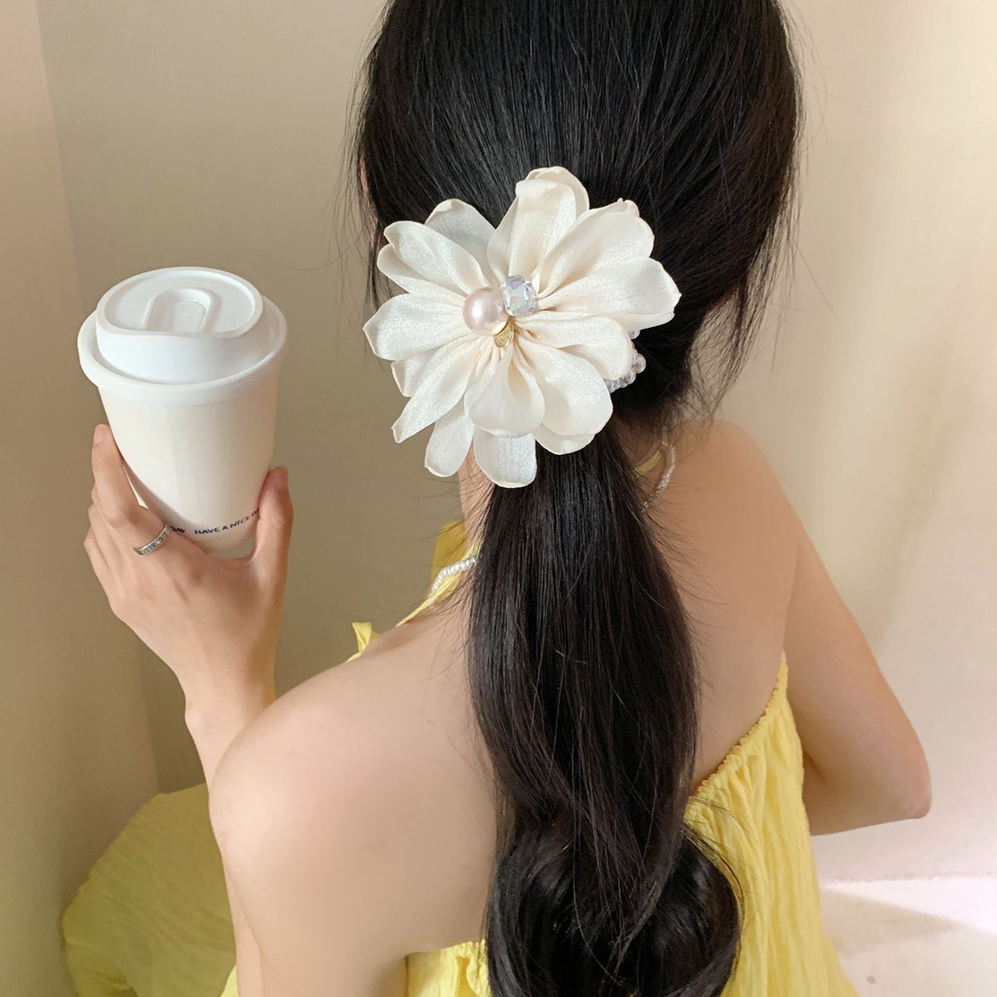 Scrunchie capelli bianco con perle accessorio elegante donna_voghion.com