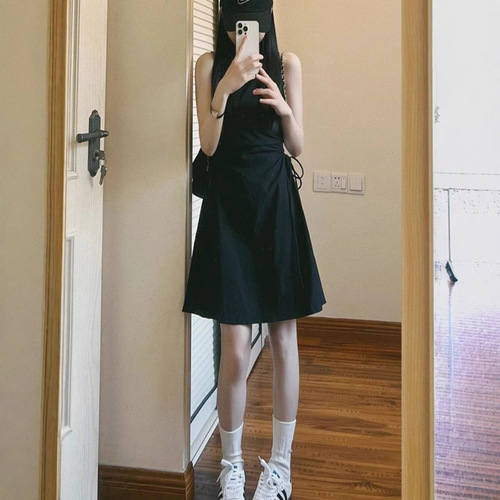 Black sleeveless tank top dress for summer 2025, featuring a salt-style street style design, off-shoulder, slimming, dairy-inspired, suitable for petite figures, A-line short skirt.