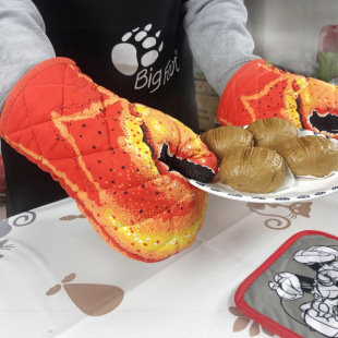 Source manufacturers wholesale crab tongs gloves cotton oven gloves microwave oven anti-scalding baking heat insulation gloves a generation