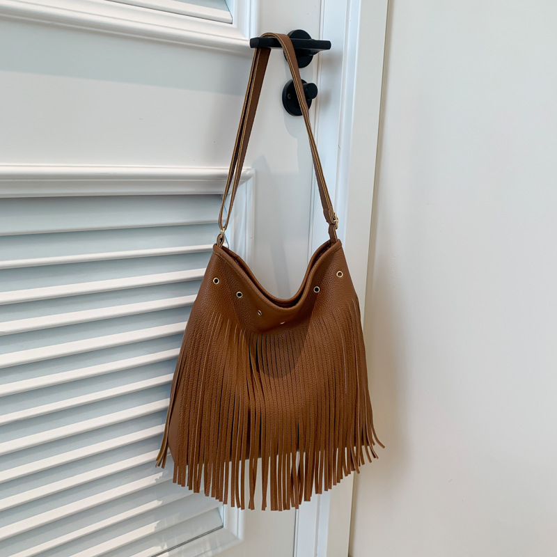 Bolsa de brazo retro jeans verano 2024 nuevo mochila de hombro bohemio retro mochila de fresa