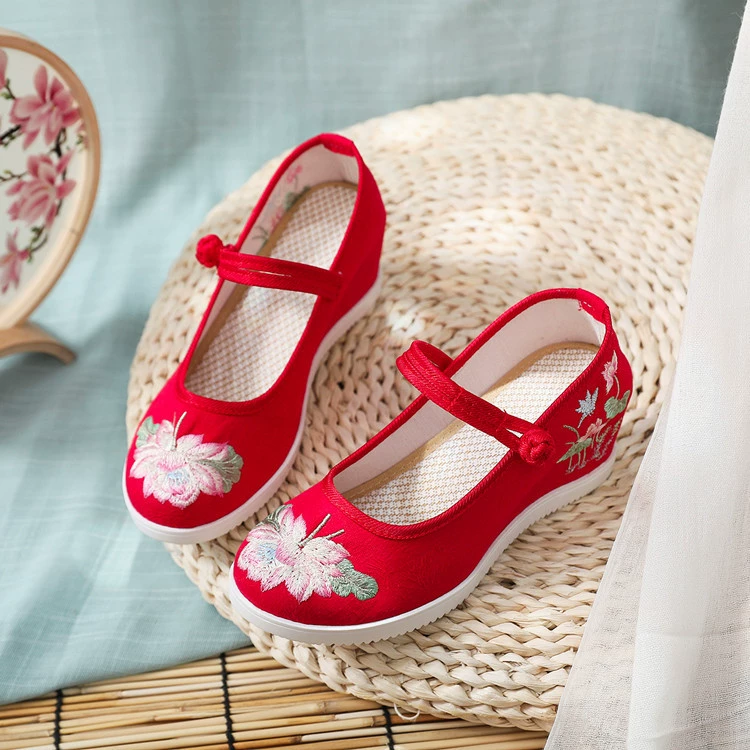 Red Qi 2020 Весна новая обувь с вышивкой в этническом стиле 6 см Внутренняя Высота Увеличение антикварная обувь ханьфу женская обувь для квадратных танцев