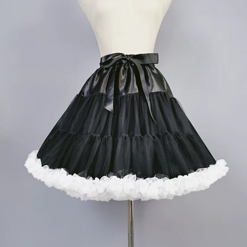 Черная юбка, стиль Lolita