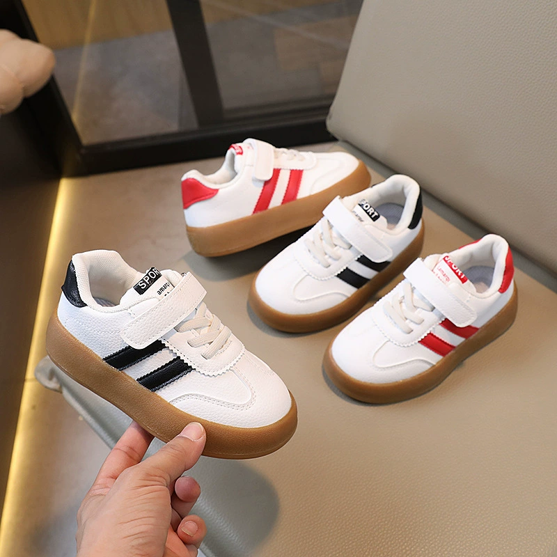 Маленькая Белая обувь для девочек 2023 Осенние новые повседневные кроссовки для мальчиков маленькие детские туфли на крючках и петлях с мягкой нижней доской