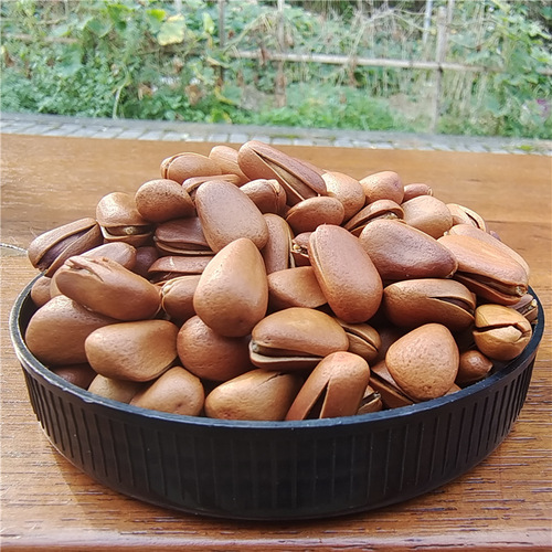 Jinhongtai Opened Pine Nut Wholesale Direct Selling Leisure Snacks Hand Peeled Northeast Pine Nut 150g Canned