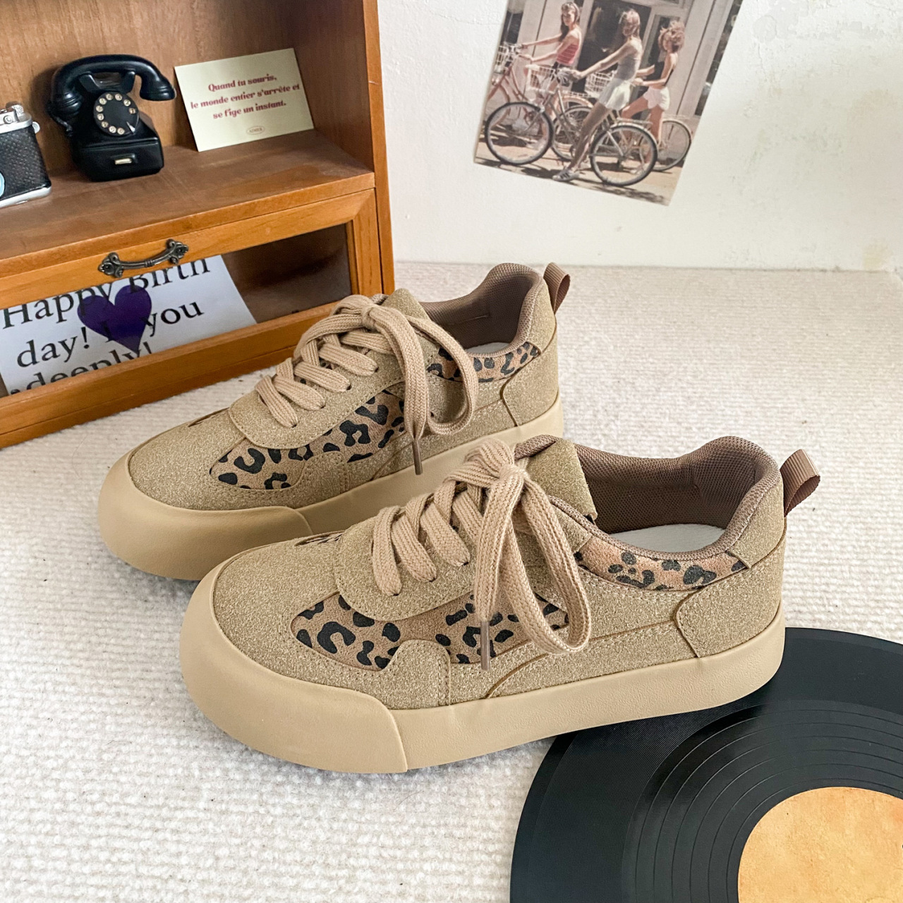 Mattes Leder-Leoparden-Print-Board für Damen im Herbst 2024, neues, dickbesohltes, höhenverstärkendes Freizeit-Sporttraining_voghion.com