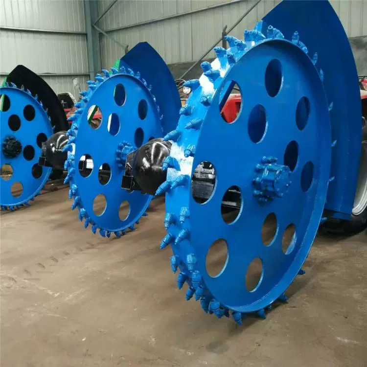 Двухдисковая траншейная машина для строительства на обочинах дорог, тракторная сельскохозяйственная дисковая траншейная машина.