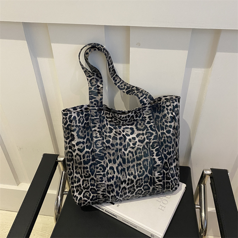 Gran capacidad simple relajado bolso de mano 2024 nuevo estilo de moda moda de invierno bolso de hombro leopardo