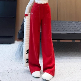 女式牛仔裤;女式T恤;时尚休闲套装