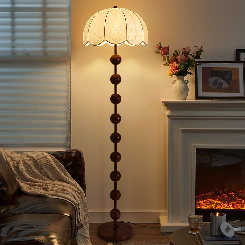 Lámpara de pie de estilo medieval, lámpara decorativa retro para sala de estar junto al sofá, lámpara de ambiente, lámpara de noche de alta gama, iluminación Zhongshan L138