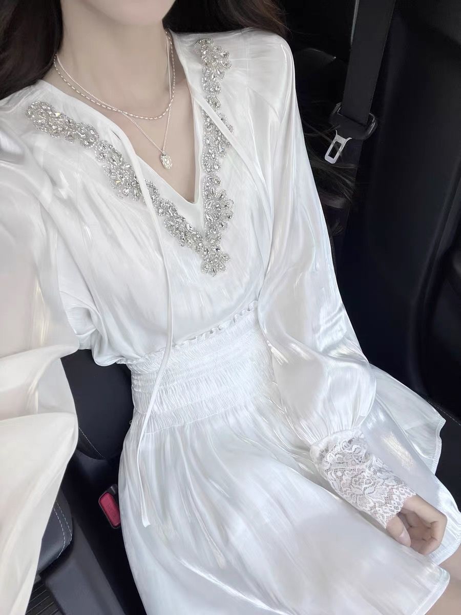 ChicShe Bluse im französischen Stil mit zartem, schwerem Strasskragen, langen Ärmeln und Chiffonrock, weiß, für Damen, Herbst, hoher Bund, kurzer Rock, weiß_voghion.com