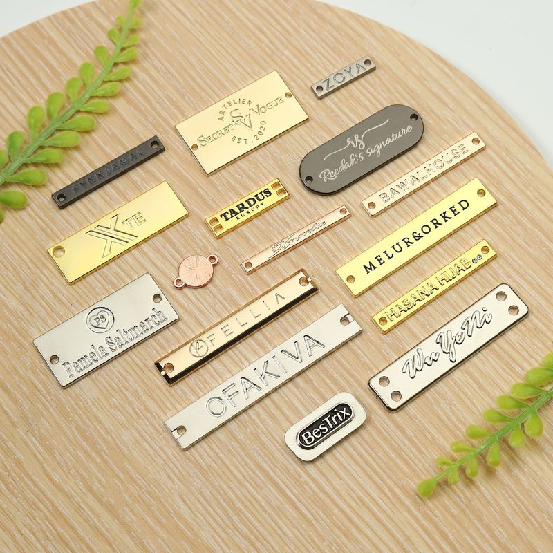 人気のカスタムロゴ金属看板アルファベット金属銘板服装補助材料糸標メッキダイカスト凹刻|undefined