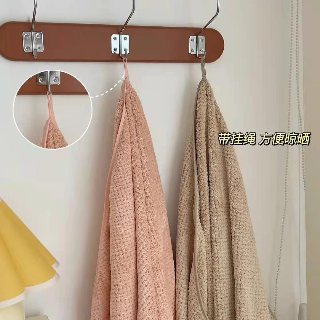 Toallas de coral de peluche de tres piezas, toallas de baño gruesas, sombrero de cabello seco para el baño suave y cómodo, secado rápido, no pierde pelo al por mayor