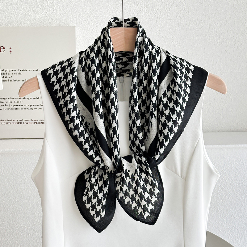 물떼새 격자 - 흑백