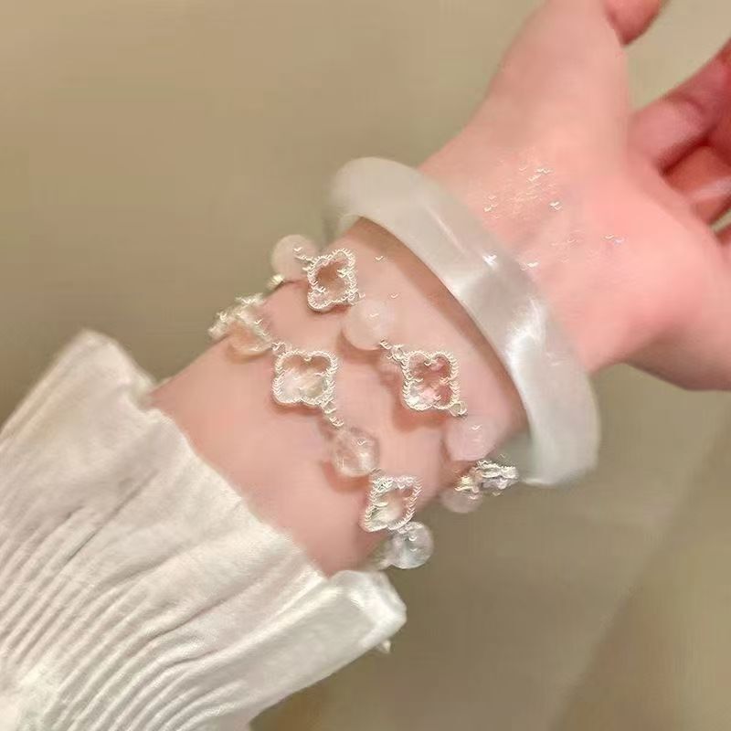 Cool and Stylish Beaded Bracelet with Four-Leaf Clover Design, Niche High-End Versatile Bracelet, Fashionable and Elegant Pull-Out Style Jewelry Cool and Stylish Beaded Bracelet with Four-Leaf Clover Design, Niche High-End Versatile Bracelet, Fashionable and Elegant Pull-Out Style Jewelry