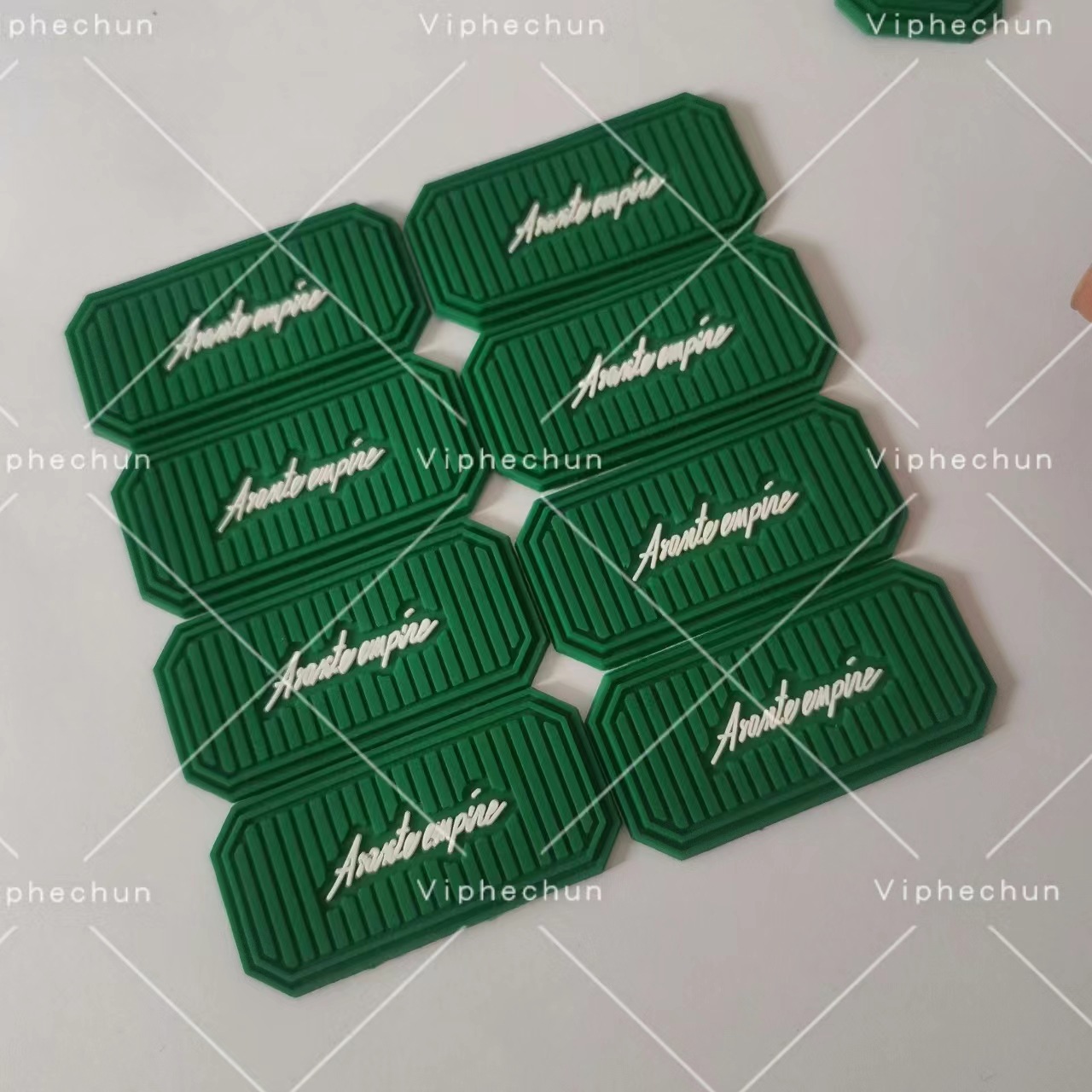 批发时尚英文滴塑硅胶商标可定欢迎来图询问