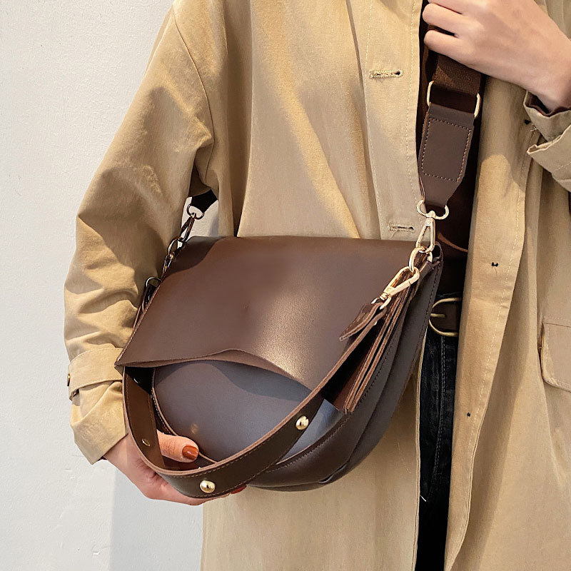 New Hot Sale Retro Minimalist Luxury Niche Design Saddle Bag PU Solid Color Women's Commuter Versatile Crossbody Bag - Thumbnail 4