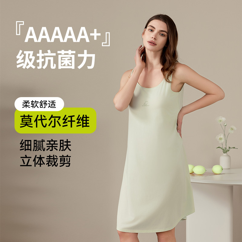 연한 잔디 녹색