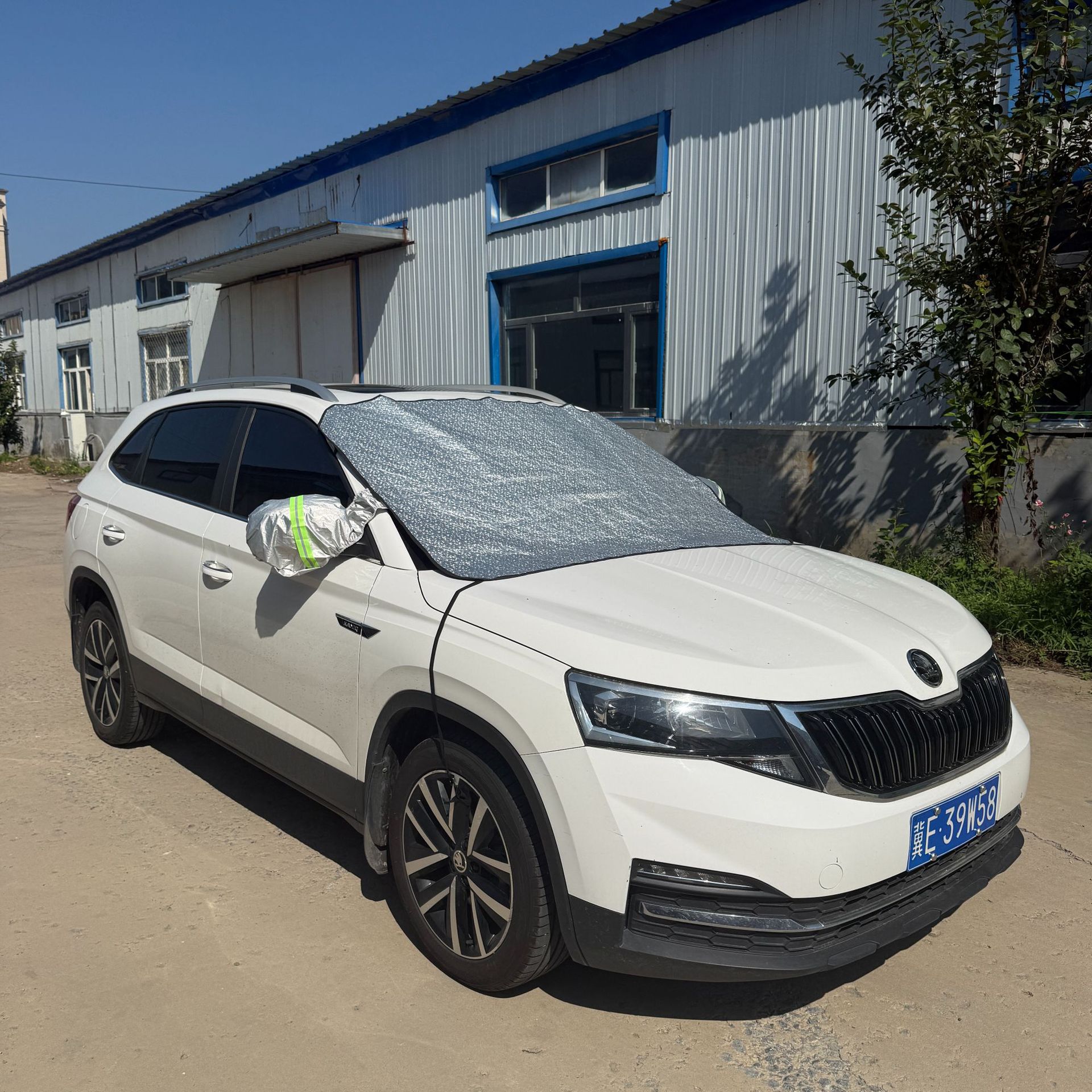 Universal thickened car cover for cars, sun-proof and rain-proof, suitable for all seasons, aluminum film car cover, cross-border export model