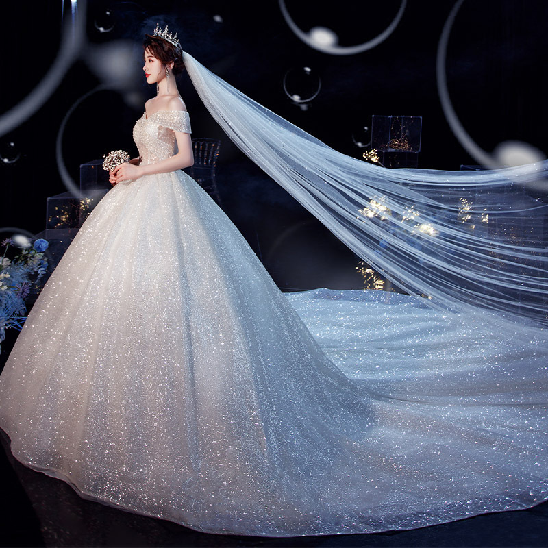 Vestido de novia ligero de un solo hombro estilo francés, nuevo modelo 2026 con cola, diseño cielo estrellado, para novias pequeñas, súper mágico, estilo bosque, de ensueño.