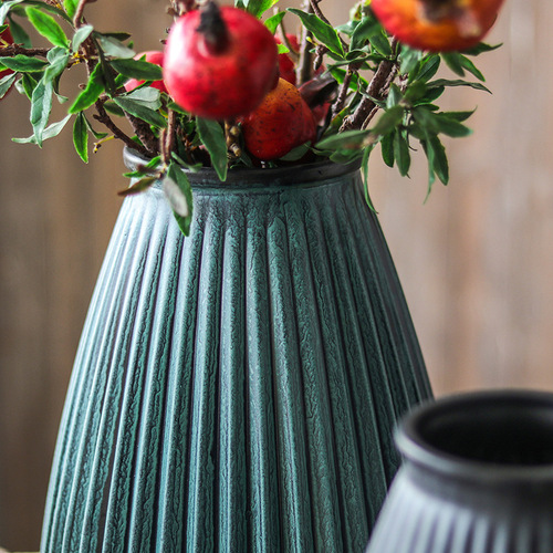 Floral Vase with Retro Pottery Style, Chinese Artistic Antiquity, Light Luxury Bronze-Imitation Vase, Vintage, Distressed, Dried Flower Vase
