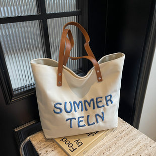 Fashionable shoulder bag, universal capacious shopping bag, one-shoulder bag