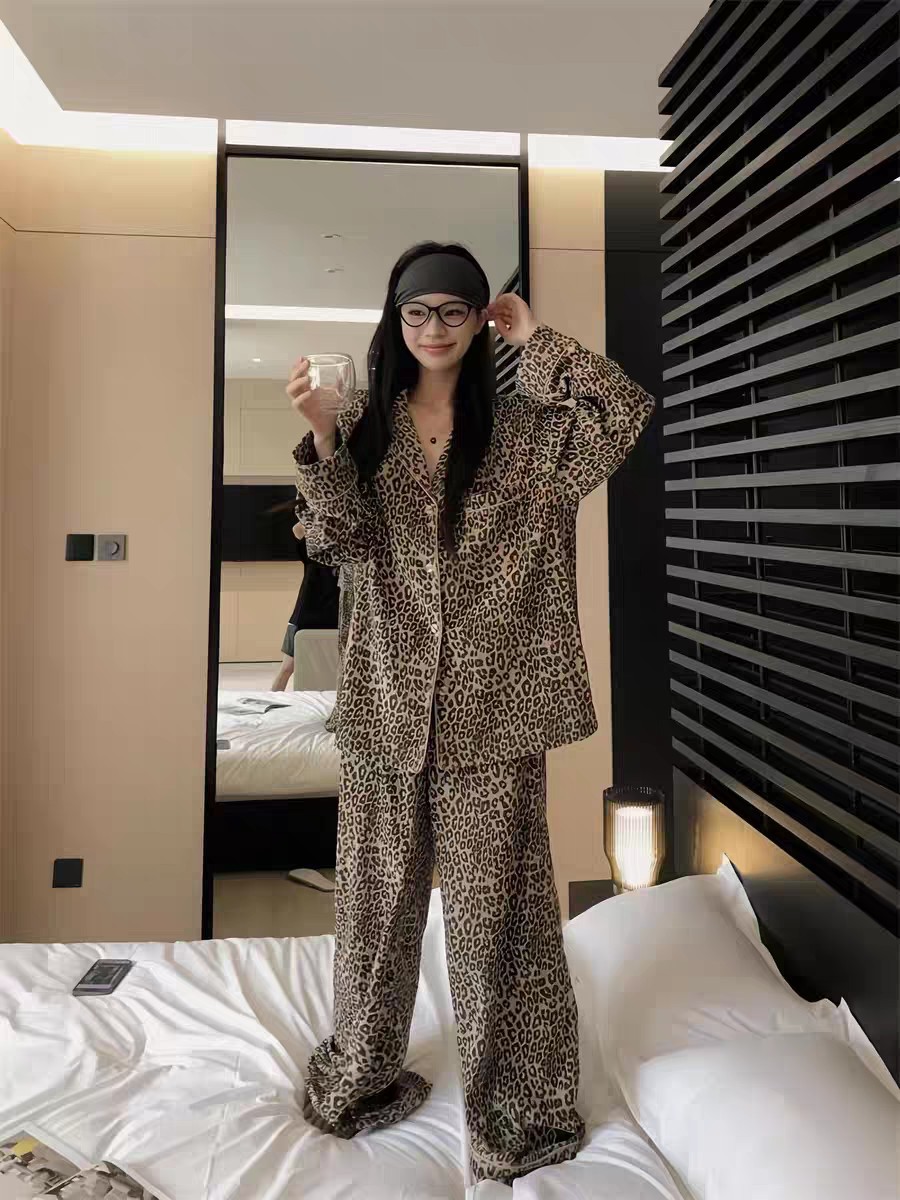 카키 레오파드 프린트 벨벳