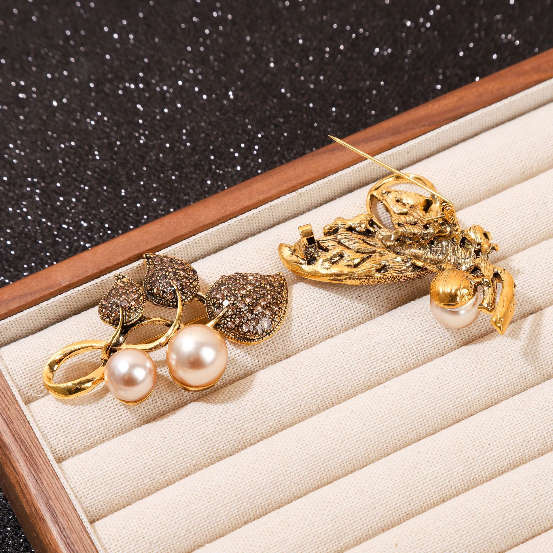 Vintage Blumenbrosche Mit Strass Und Perlen Elegantes Design_voghion.com
