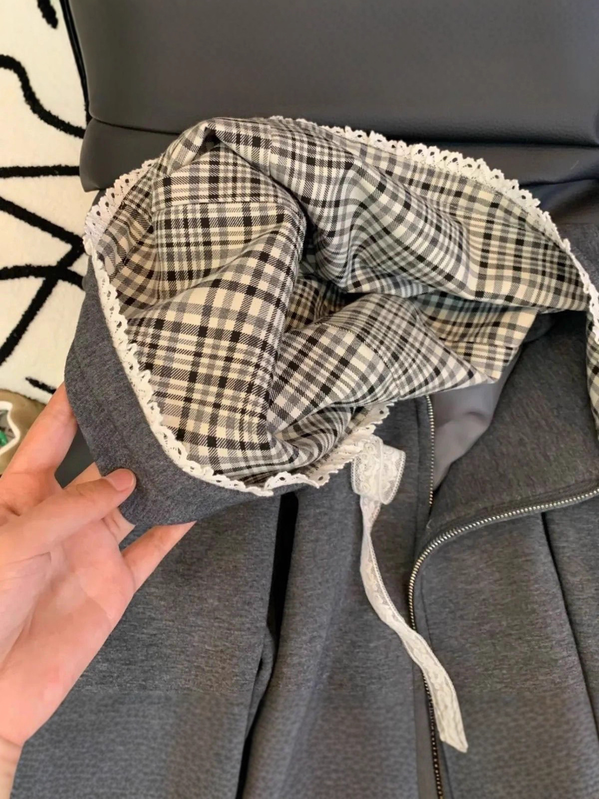 A new 300-pound checkered zipper jacket for spring and autumn women's wear, a casual and versatile hooded sweatshirt