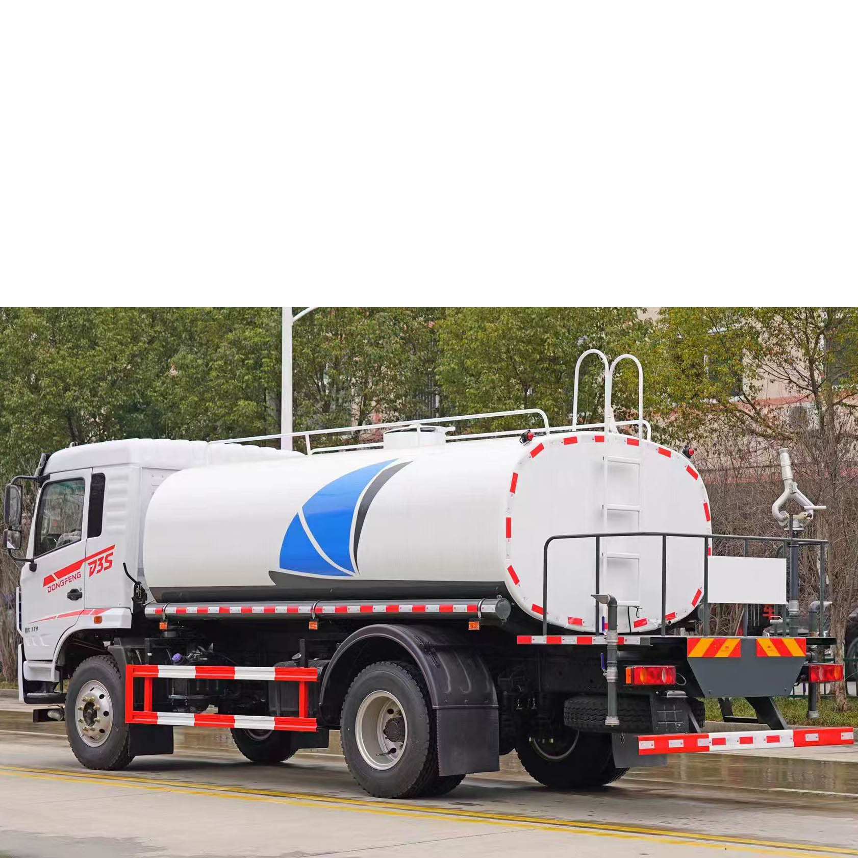 Dongfeng 3 Tons to 15 Tons Sprinkler Truck Price Road Washing Construction Site Sanitation Sprinkler Truck for Sale