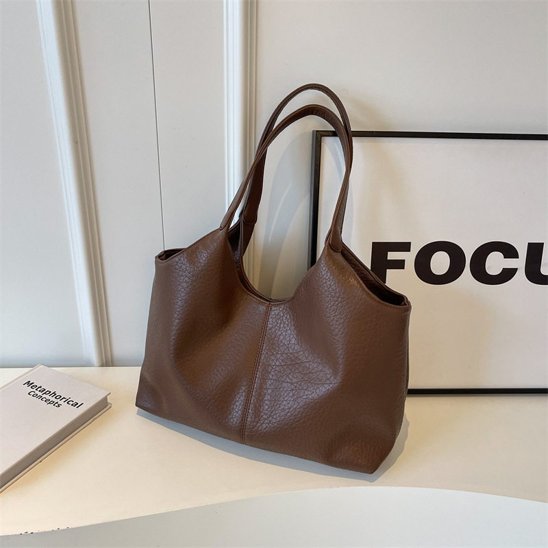 Bolsa de cuero suave transfronteriza para mujeres de gran capacidad 2025 nueva bolsa de hombro simple de textura casual