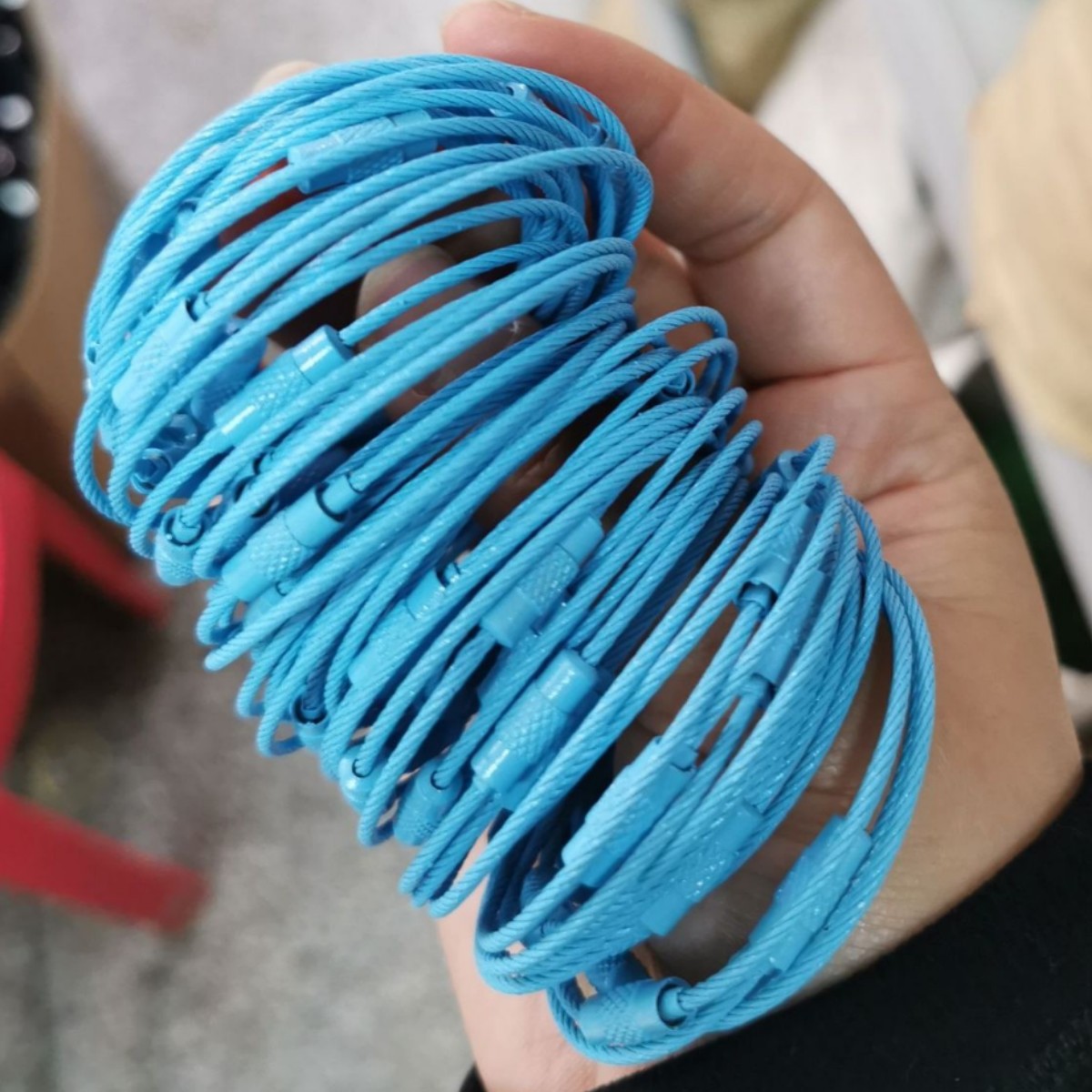 25 色メーカー卸売キャンディーカラーキーホルダーカラーペイントワイヤーロープ DIY タグ漫画キーストラップ