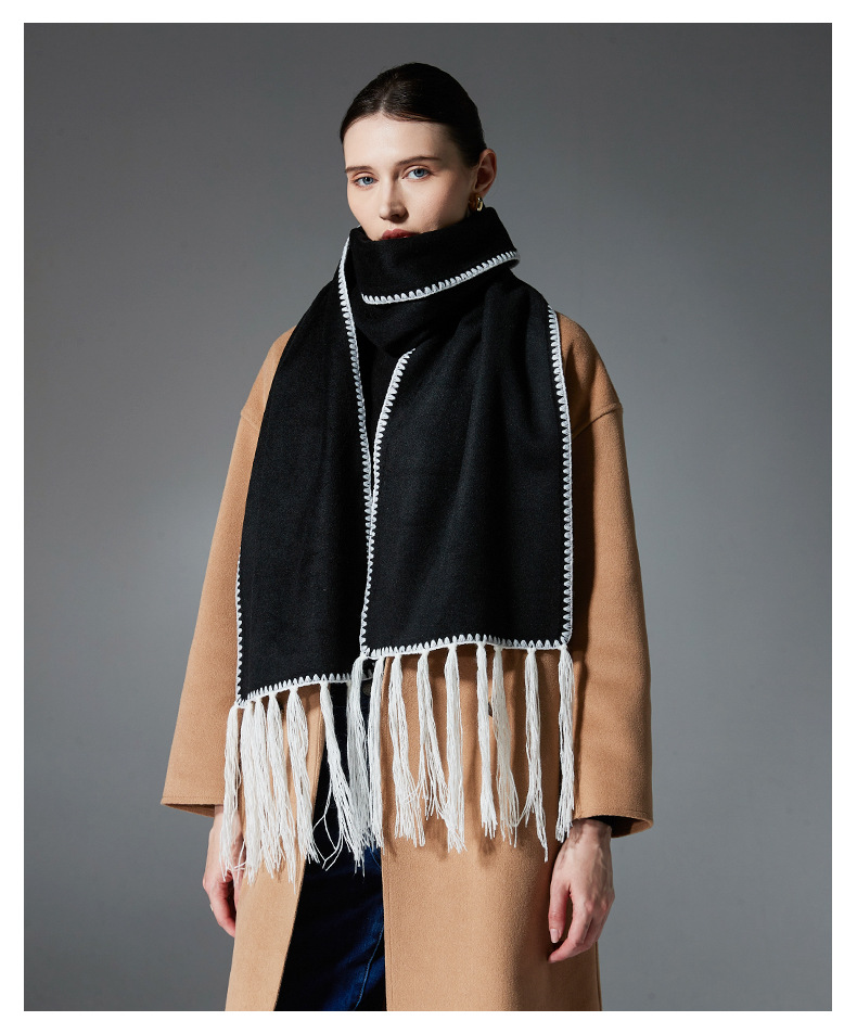 Écharpe à pompon double face de couleur unie de milieu à haut de gamme pour l'automne et l'hiver 2024_voghion.com