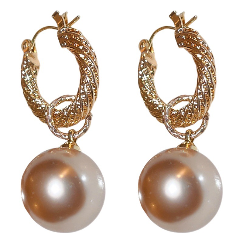 Estilo francés Luz de lujo de alto grado grandes pendientes de perlas de diseño personalizado retro temperamento anillo de oreja red pendientes de estilo rojo al por mayor para las mujeres