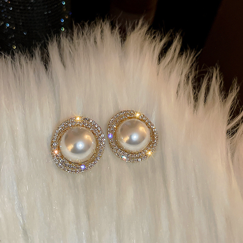 44 # 골드 라운드 진주와 다이아몬드 스터드 귀걸이-
