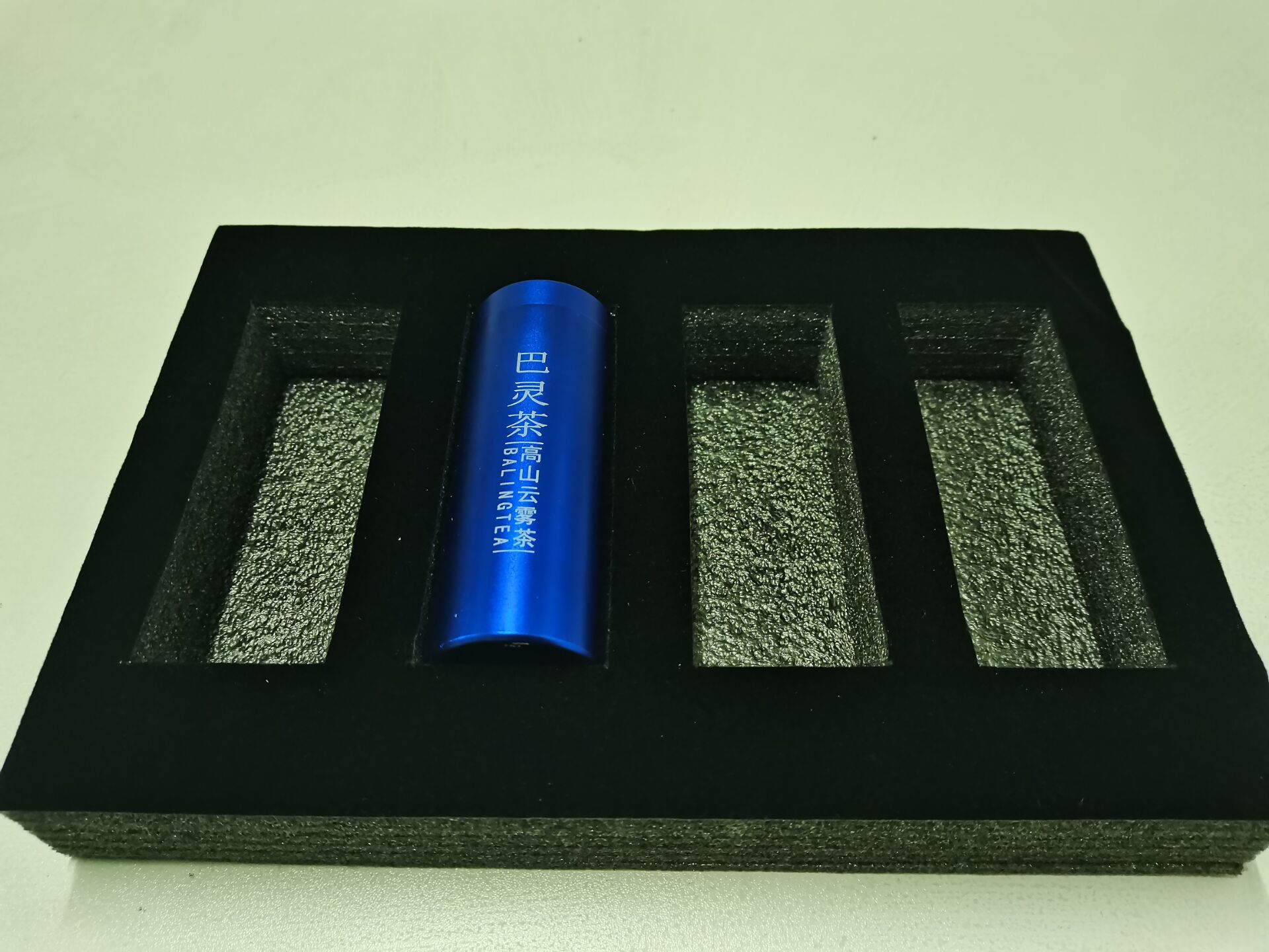 厂家供应黑色珍珠棉表黑绒瓶子包装泡沫/黑色珍珠棉缓冲内衬包装