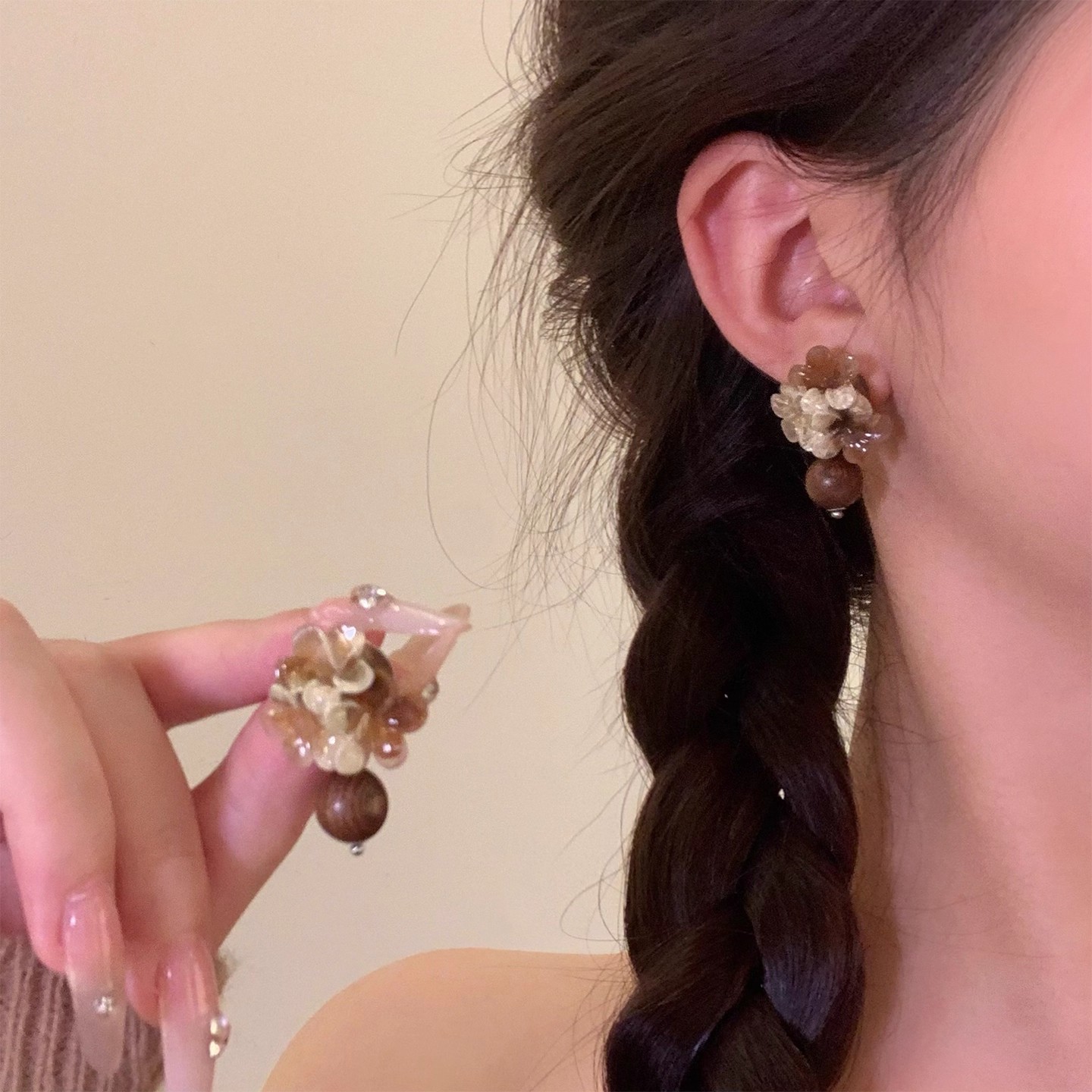 2026 viento falso sensación de atmósfera super inmortal pendientes de flores de malla temperamento suave de chiffon para mujeres pendientes