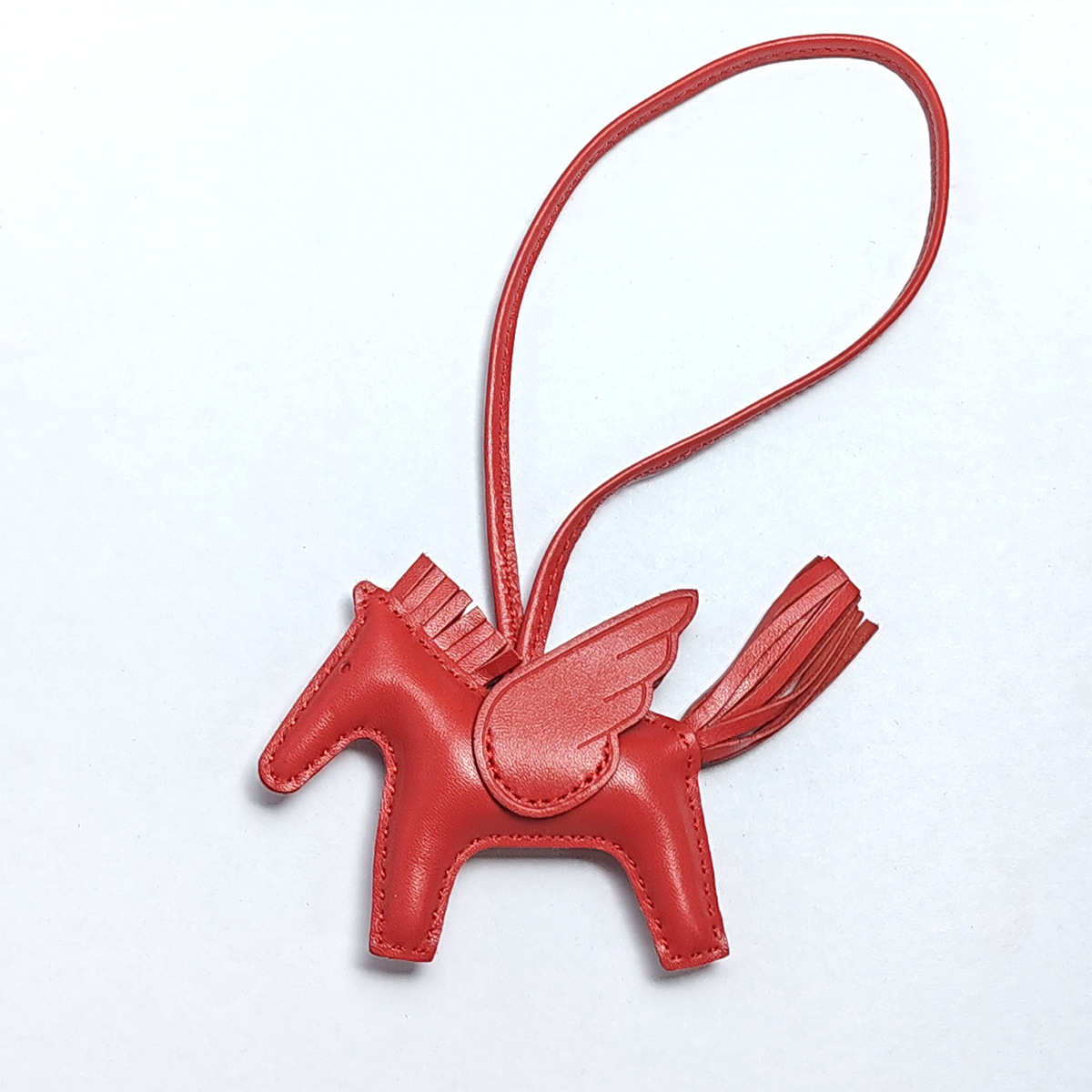 Cute Angel Little Pegasus Colgante Pit Edition H Home Colgante de bolso de caballo cosido a mano Colgante de cuero de oveja Llavero Colgante