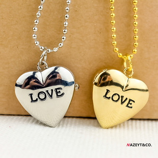С�W���朒���׃��@СŮ��love���đѱ�r�к��sʯӢ��ӱ�