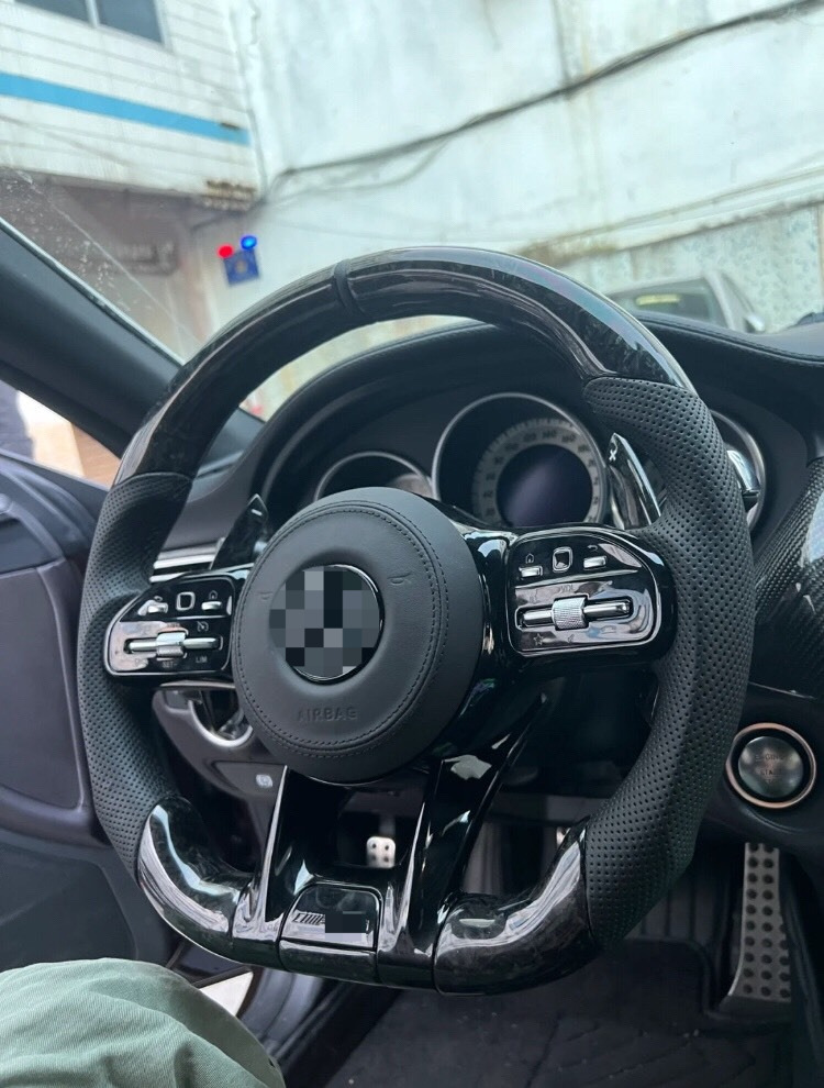 Suitable for Mercedes-Benz carbon fiber steering wheel AMG modification AECSG-class GLC260GLECLSGT-809 carbon composite model